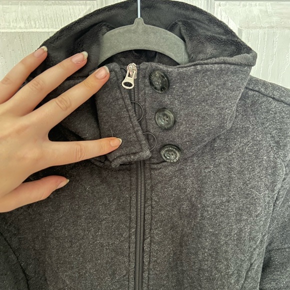 5/$100 Warm North Face Jacket - Picture 2 of 6